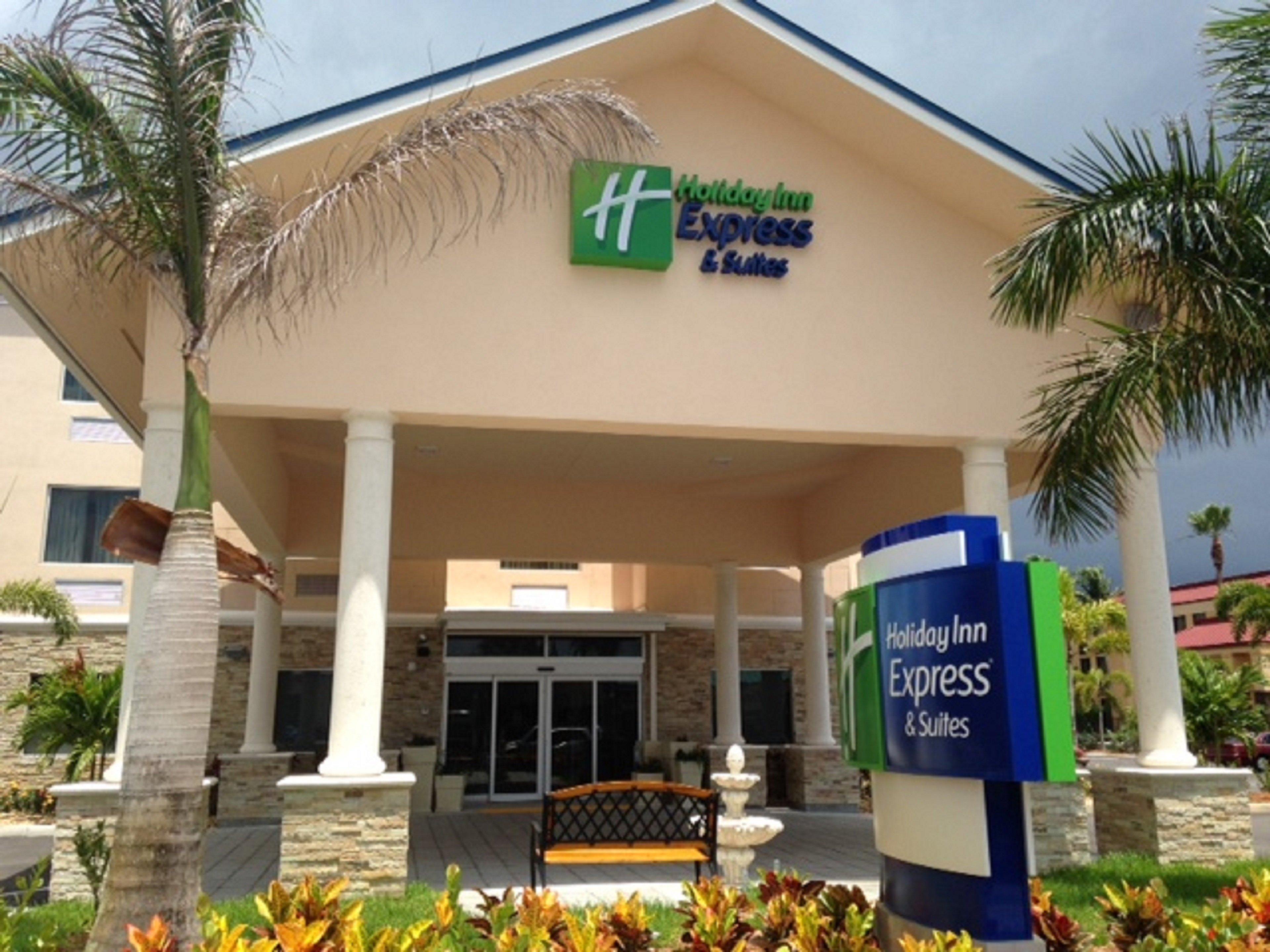 Holiday Inn Express & Suites Lantana By Ihg Exterior photo
