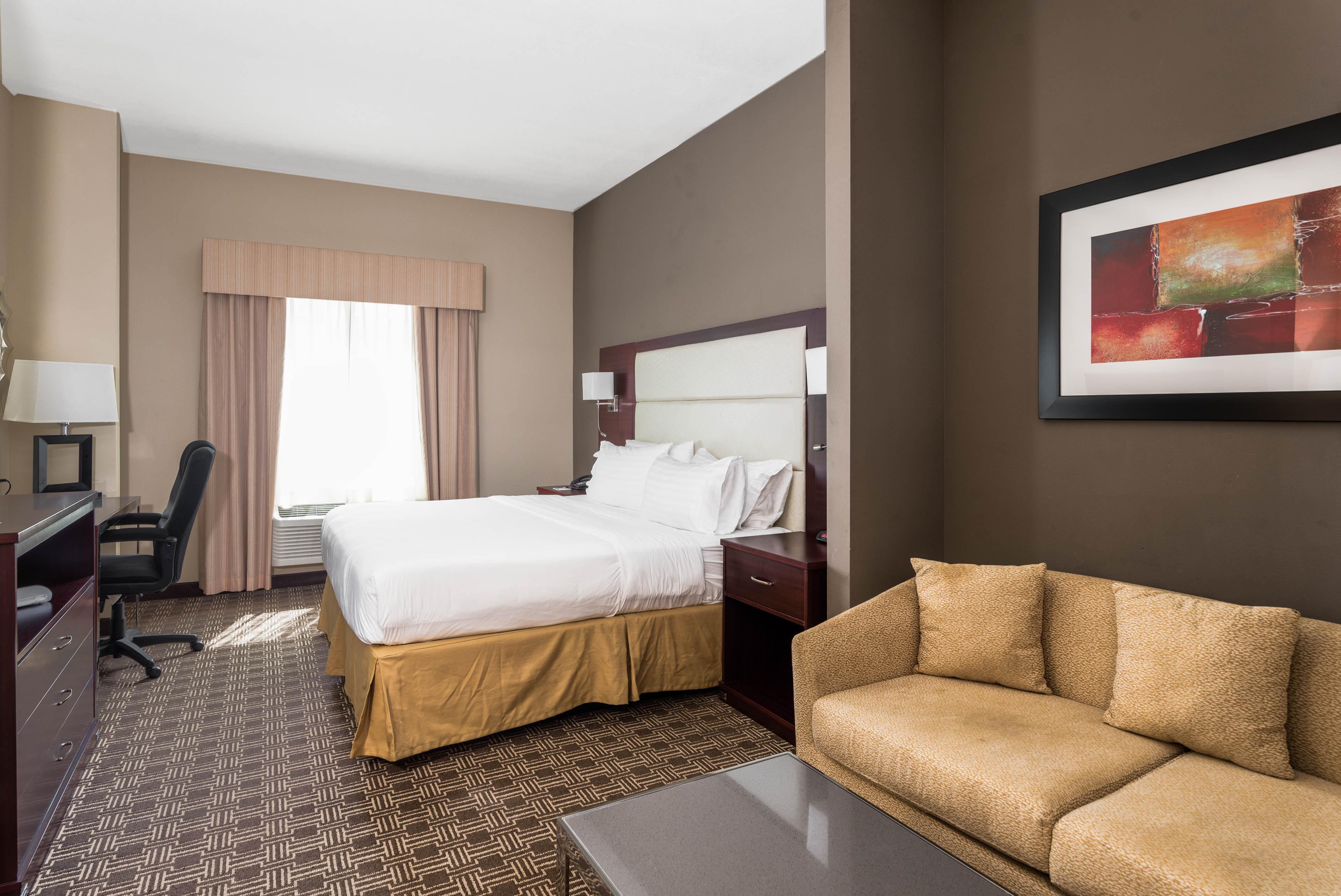 Holiday Inn Express & Suites Lantana By Ihg Exterior photo